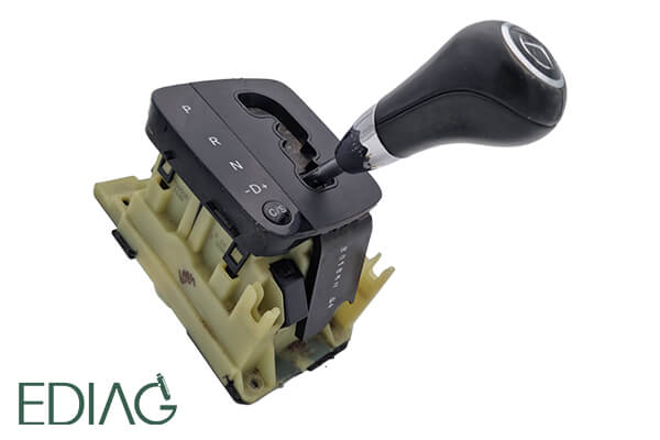 Mercedes-Benz vaihteen valitsimen korjaus Mercedes-Benz vaihteen valitsimen korjaus